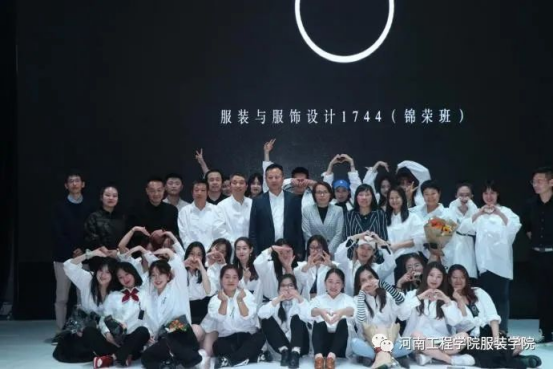 “bat365在线登录入口举行首届毕业生设计作品发布会